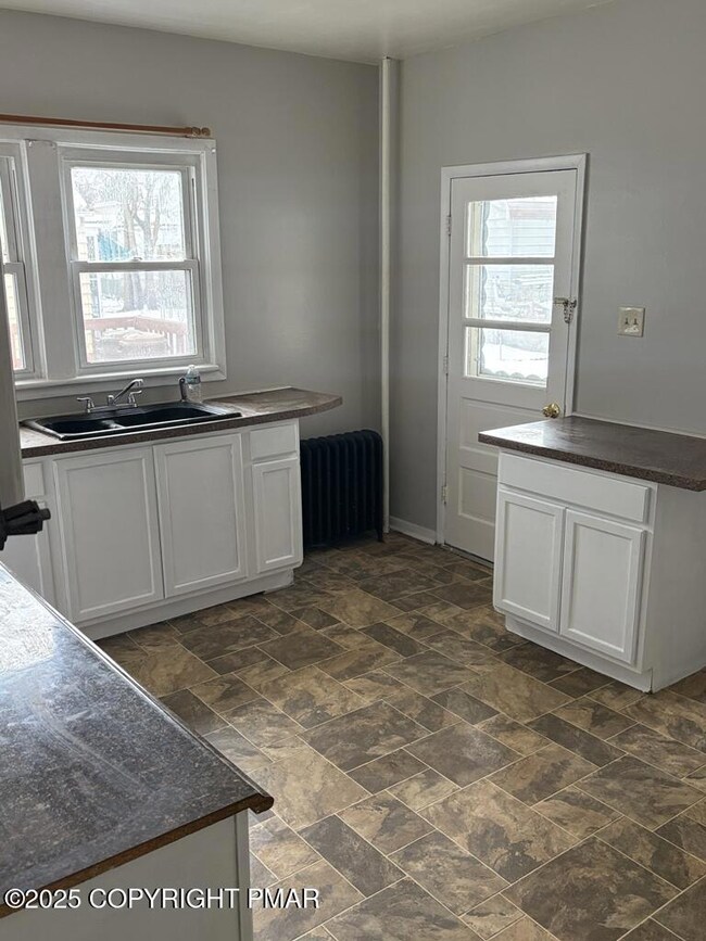 27 Edison St, Wilkes-Barre, PA 18702 - photo 4