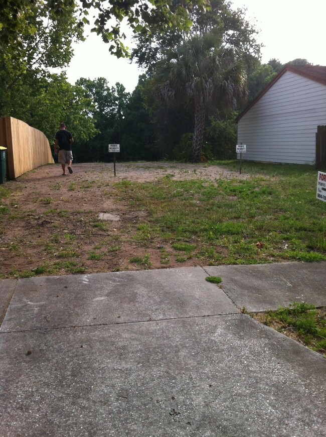 Libra Street lot photo 3