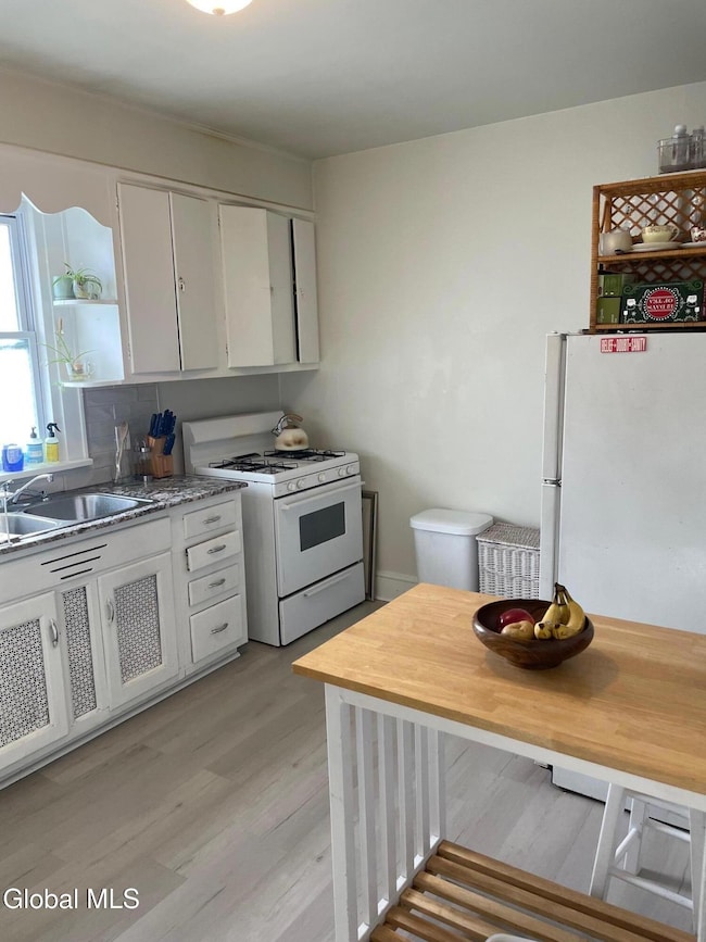 7 Edison Ave unit 2nd Fl., Rear, Albany, NY 12208 - photo 3