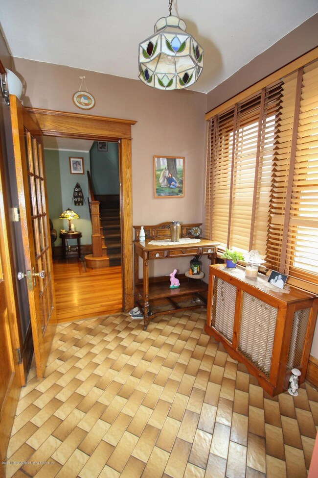 232 Locust Ave, Staten Island, NY 10306 - photo 4