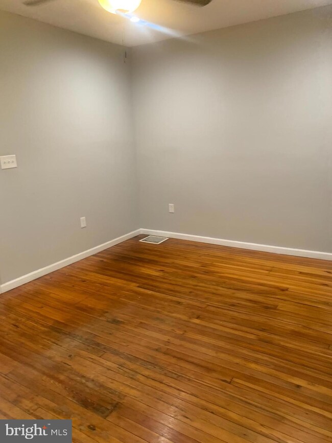 220 Hamilton Ave, Darby, PA 19023 - photo 5