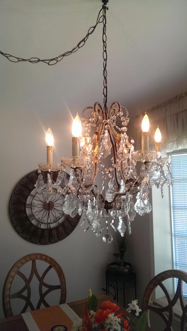 chandiler over dining