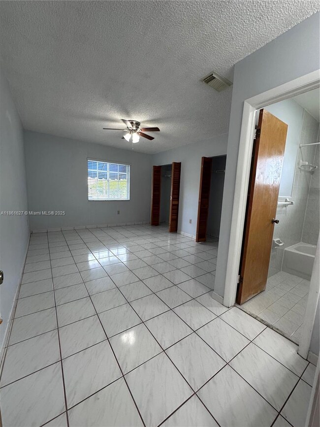2210 W 74th St unit 20129, Hialeah, FL 33016 - photo 2