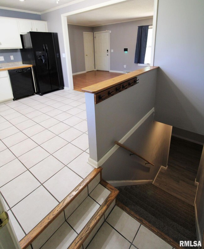 3204 W 43rd St, Davenport, IA 52806 - photo 7