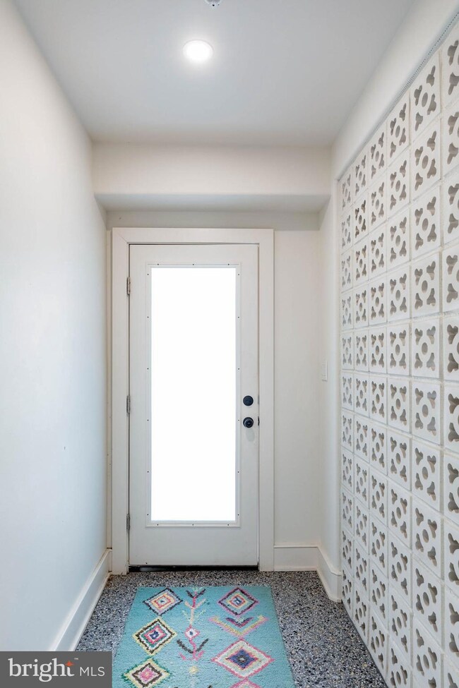 1714 Montrose St unit 4, Philadelphia, PA 19146 - photo 2