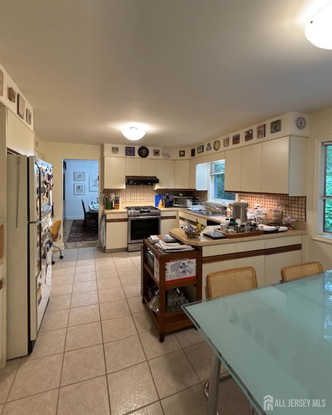 17 Gloucester Ct, East Brunswick, NJ 08816 - photo 5