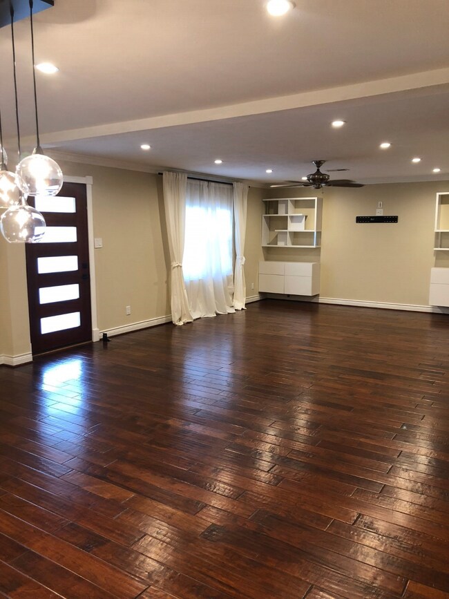 1442 Chamboard Ln, Houston, TX 77018 - photo 2