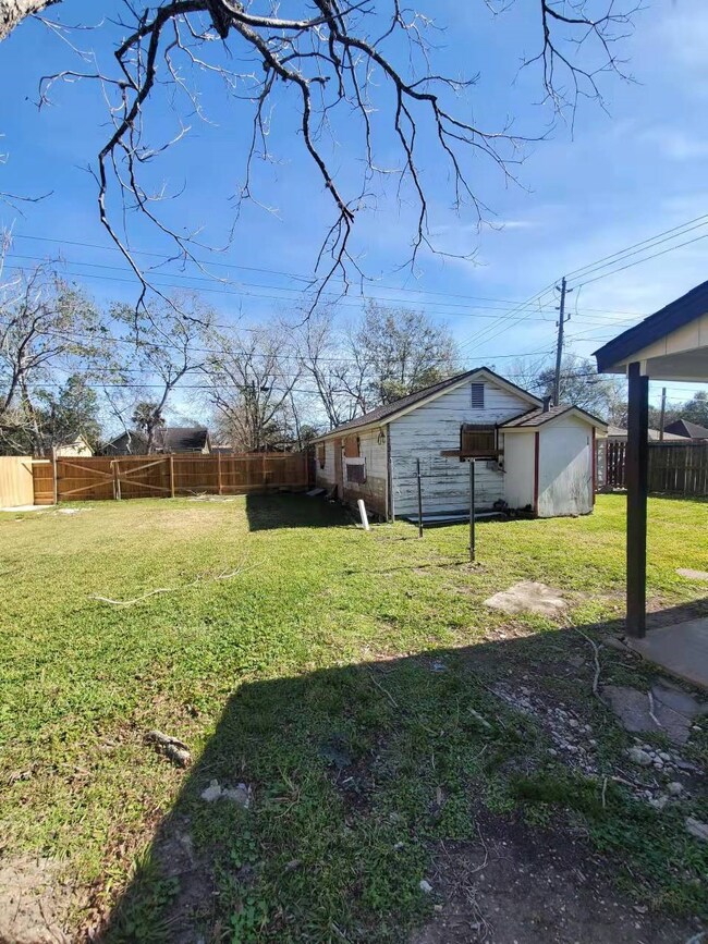 2309 Avenue M, Rosenberg, TX 77471 - photo 2