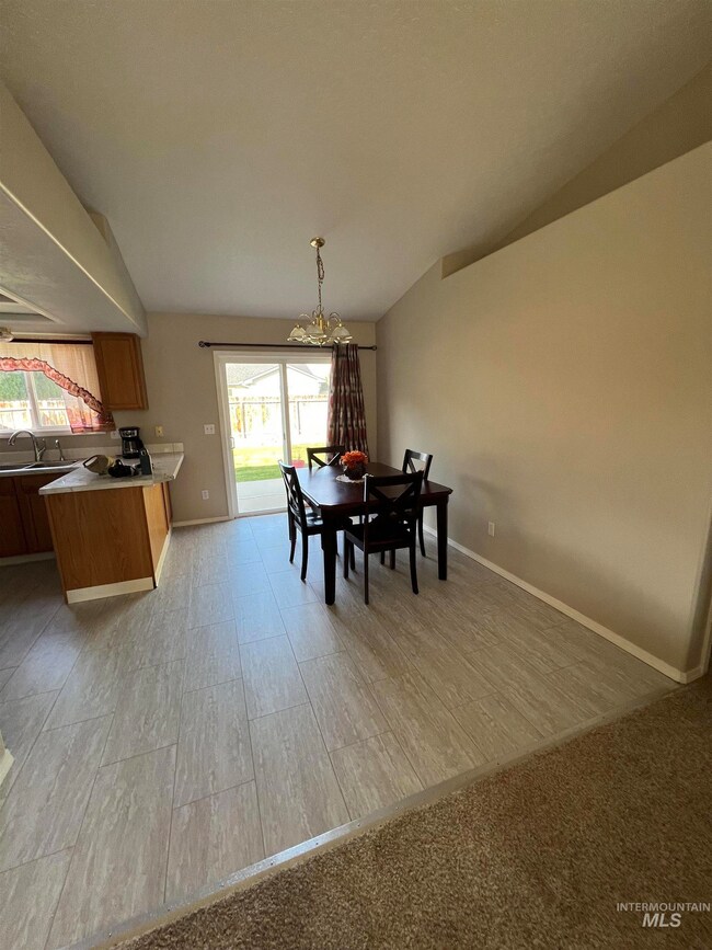 906 W Georgia Ave, Nampa, ID 83686 - photo 4