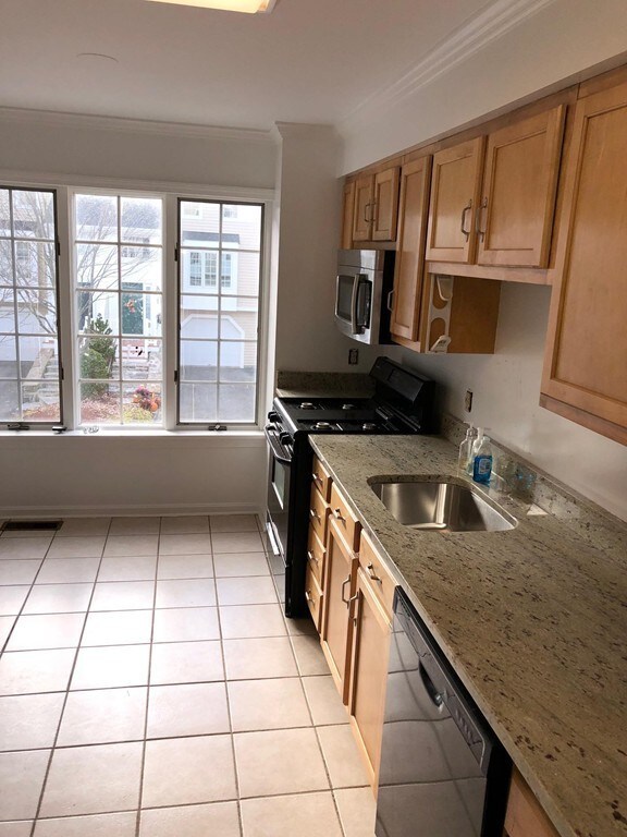 605 Browning Ln, Worcester, MA 01609 - photo 4