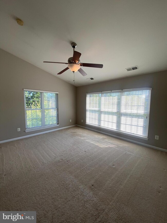 25039 Justice Dr, Chantilly, VA 20152 - photo 2