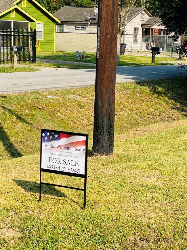 8213 Spaulding St, Houston, TX 77016 - photo 2