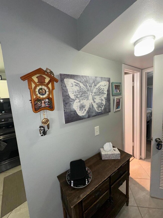 271 Chatham N, West Palm Beach, FL 33417 - photo 7