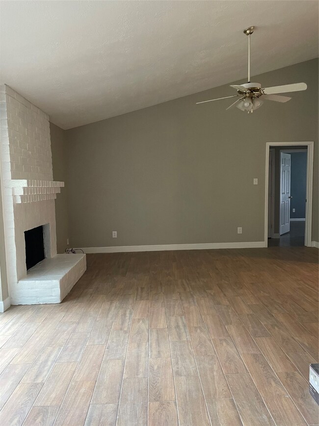 8430 Lettie St, Houston, TX 77075 - photo 5