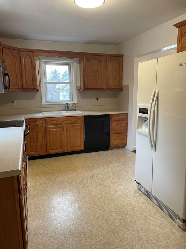 102 Robinhood Rd, Staunton, VA 24401 - photo 7