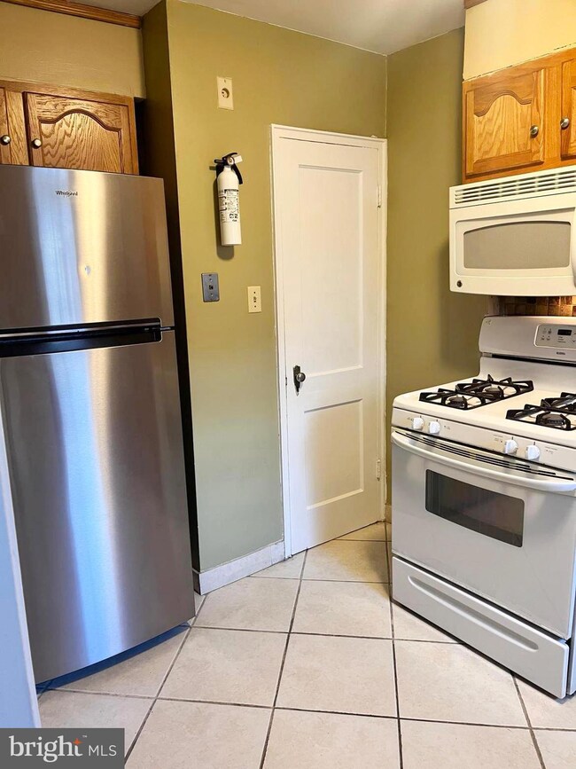 210 Sycamore Rd, Reading, PA 19611 - photo 6