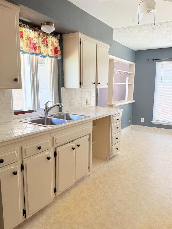 698 W Donner Ave, Clovis, CA 93612 - photo 4