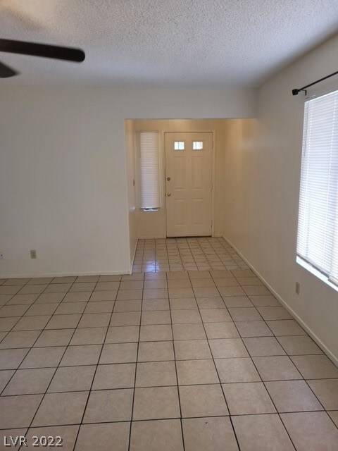 9513 Intercoastal Dr, Las Vegas, NV 89117 - photo 4