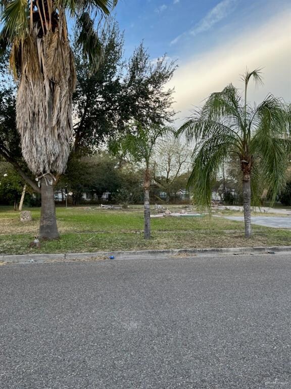 614 S Missouri Ave, Weslaco, TX 78596 - photo 2