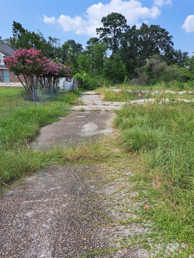 6907 Banyan St, Houston, TX 77028 - photo 6