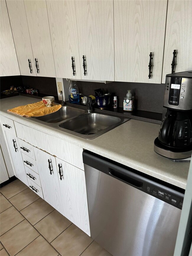 4054 Exeter unit C, Boca Raton, FL 33434 - photo 5