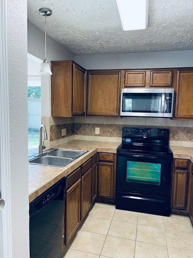 11016 Longtom Ct, Houston, TX 77086 - photo 3