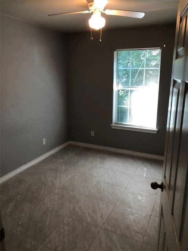 824 W Nelson St, Denison, TX 75020 - photo 5