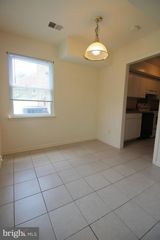 9636 Hagel Cir unit E, Lorton, VA 22079 - photo 7
