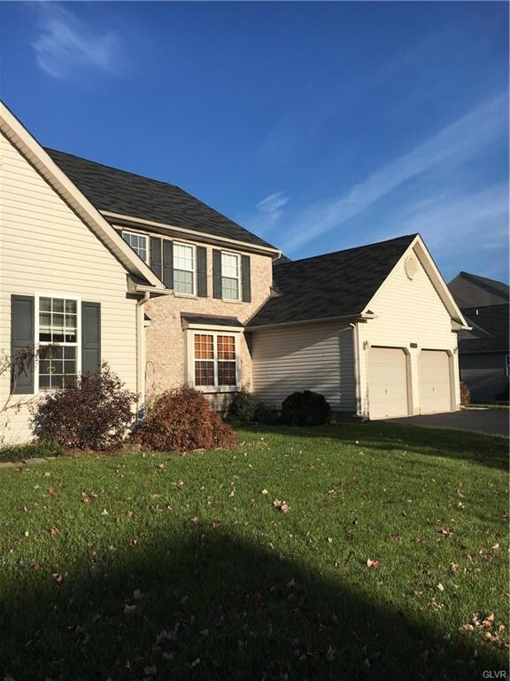 2034 Rolling Meadow Dr, Macungie, PA 18062 - photo 2