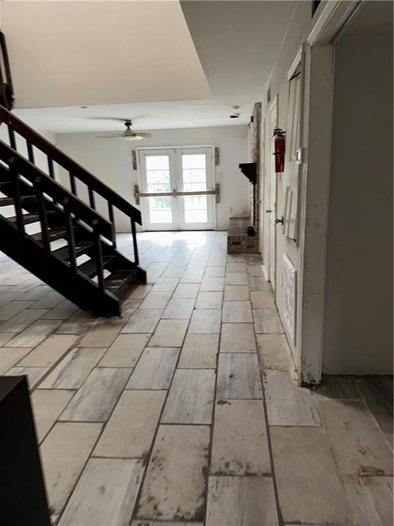 SPACIOUS ENTRY WAY