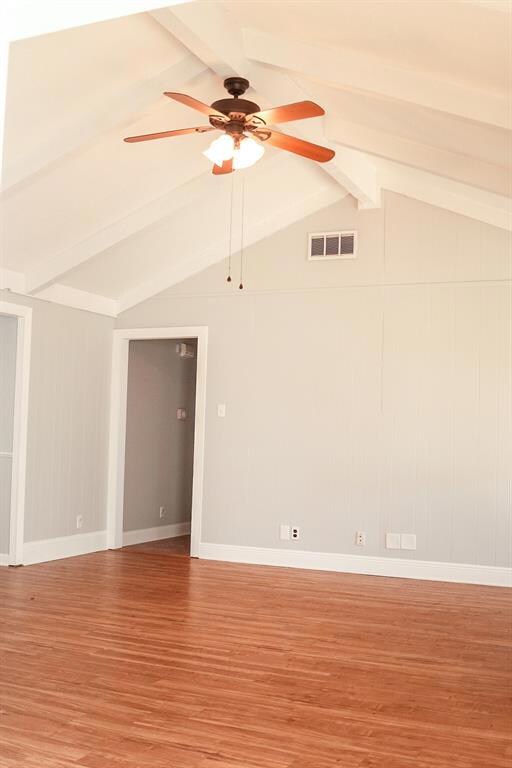 Living room vaulted ceilings