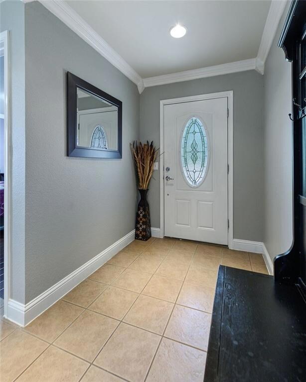 Entry way with ceramic tile