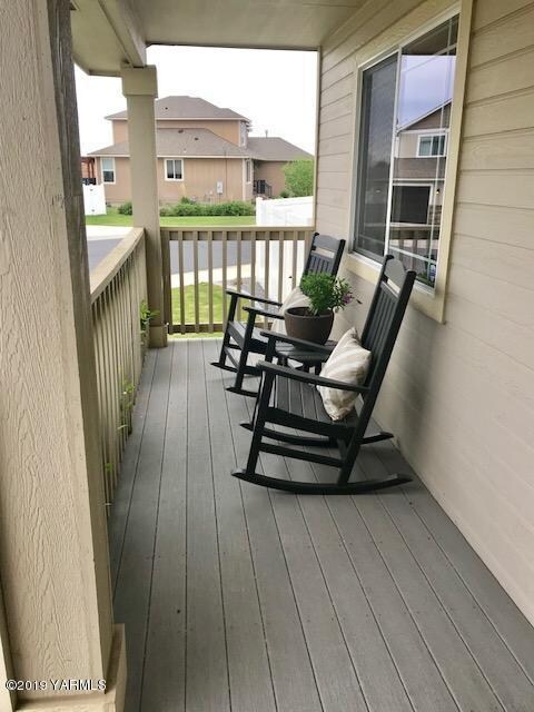 Goat Rocks front porch