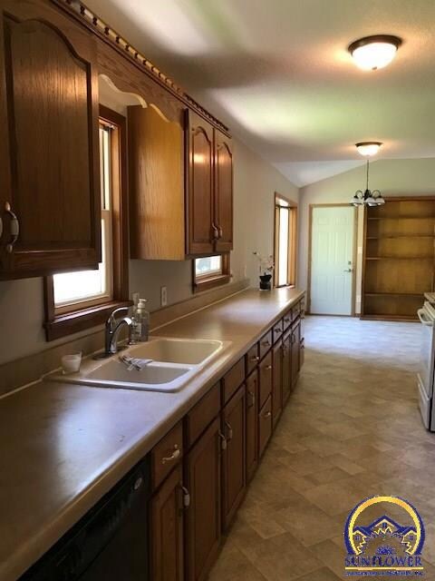 2421 SW Madeline Ln, Topeka, KS 66614 - photo 5