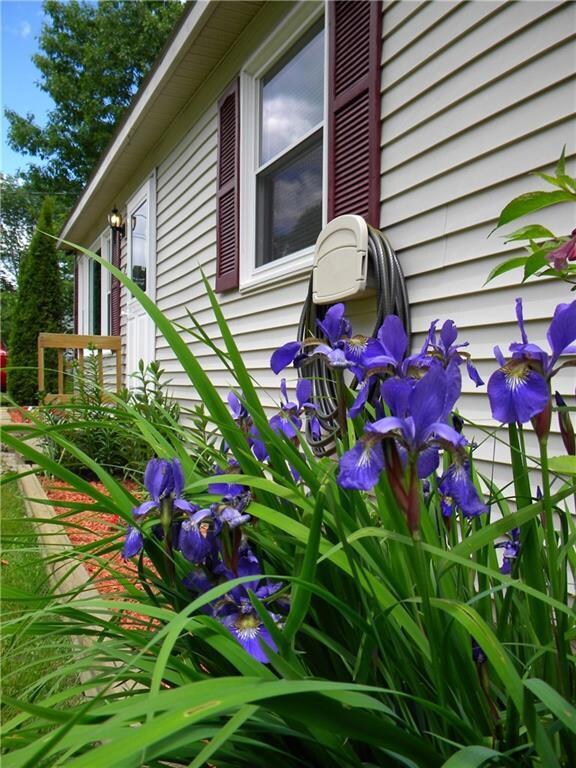 AN UPDATED 3 BEDROOM RANCH WITH MUCH...