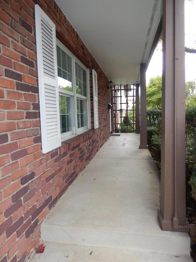 5541 Rockwood Rd, Columbus, OH 43229 - photo 5