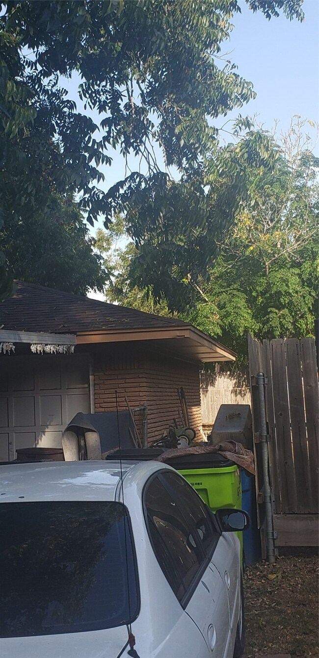 2500 Avenue I, Rosenberg, TX 77471 - photo 2