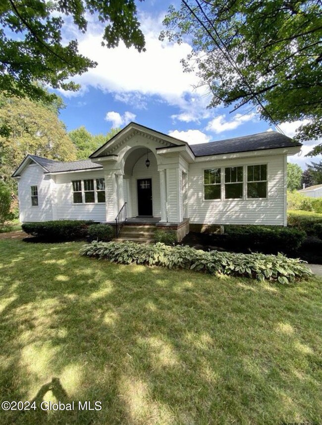 217 Lisha Kill Rd, Schenectady, NY 12309 - photo 2