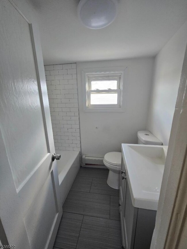 115 Pine St unit 3, Elizabethport, NJ 07206 - photo 4