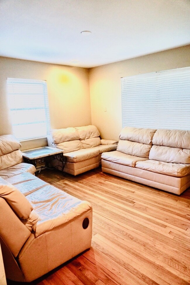 7605 Glass St, Houston, TX 77016 - photo 2