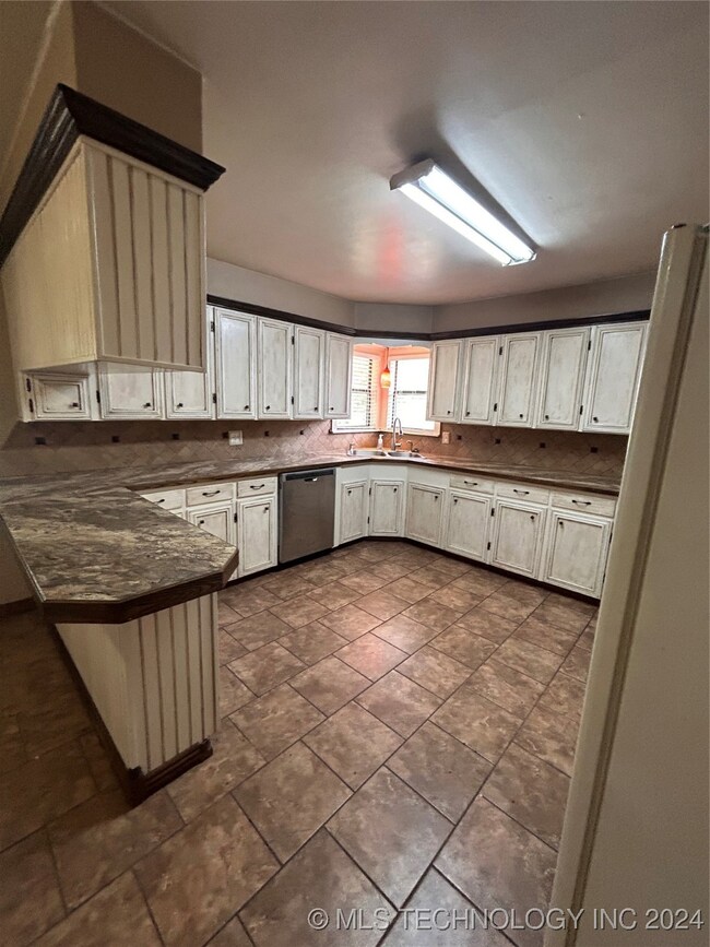 821 S 13th St, McAlester, OK 74501 - photo 7