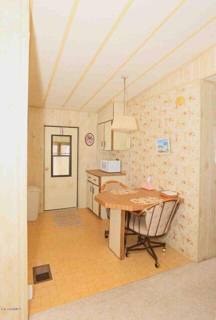102 Fig Ct - Breakfast Nook --