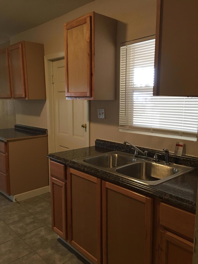 7668 Wenda Dr, El Paso, TX 79915 - photo 6