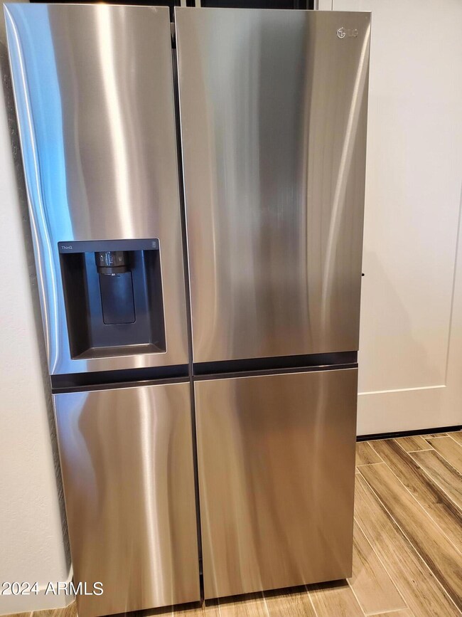 Frig with custom ice maker