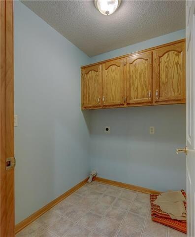 1102 Camelot Dr, Raymore, MO 64083 - photo 4