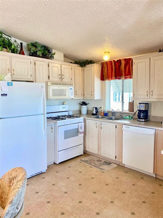 13663 E 44th Dr, Yuma, AZ 85367 - photo 6