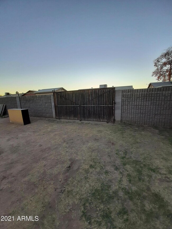 2202 N 54th Ln unit 9, Phoenix, AZ 85035 - photo 4