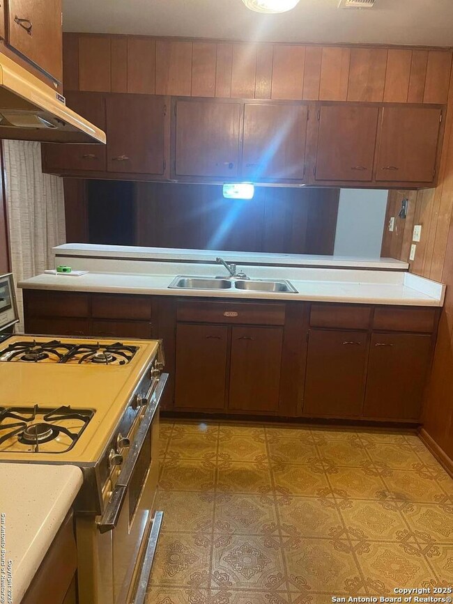 4251 Treegarden St, San Antonio, TX 78222 - photo 6