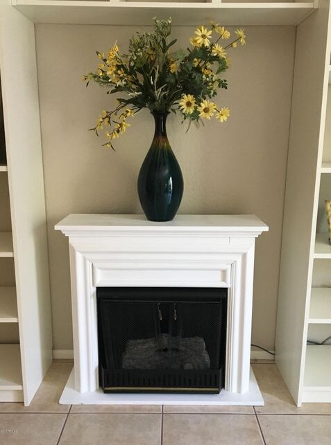 Electric fireplace