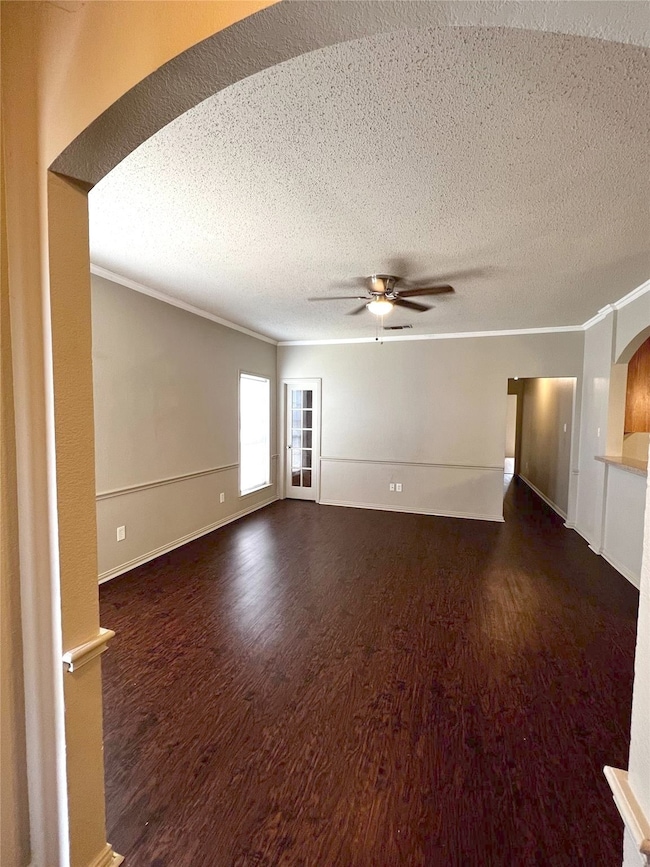 725 Kingston Dr, Grand Prairie, TX 75051 - photo 4